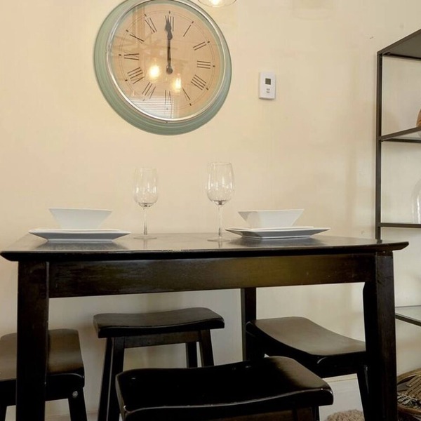 Side Street Oasis: 2bdrm+Den Open Concept