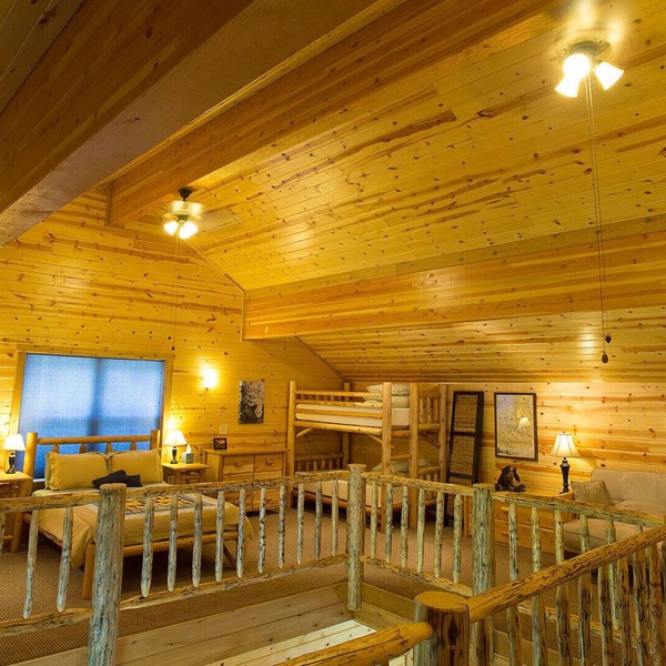 Silver Willows Sarva Cabin on 4 Acres by the Creek