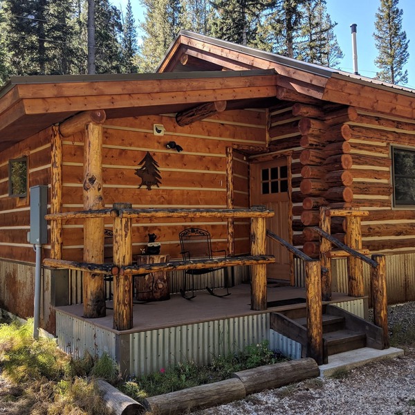 SilverTip Cabins-Next to Yellowstone's NE Entrance, Silver Gate, MT