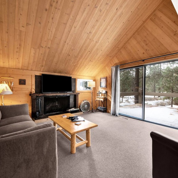 Simple, pet friendly, cabin style home with Hot Tub - POL99