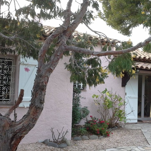 Single-storey house with sea view, garden+terrace, 2 air-conditioned bedrooms, WIFI, garage