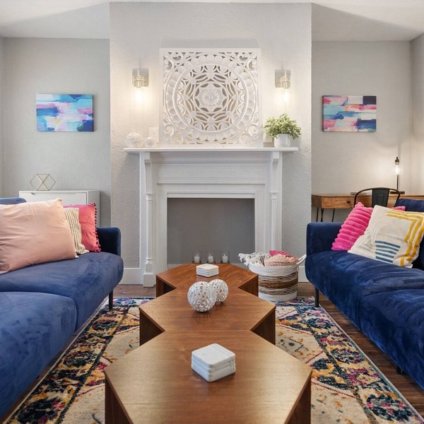 Situated just 1.4 miles away from Pittsburgh’s buzzing downtown.