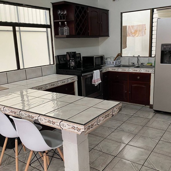 SJO location centered, VERY spacious and private apartment
