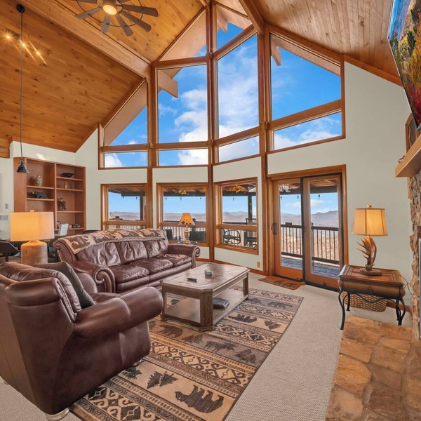 Ski, Sauna, Soak! Views, Game Room–5 Mins to Beech Mtn