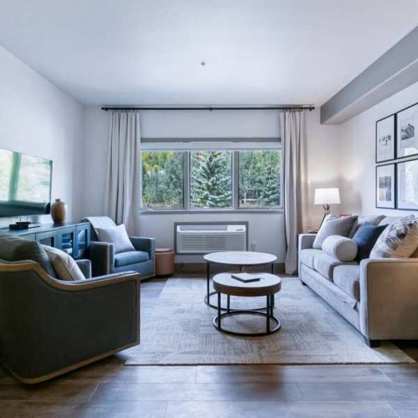 SkiStone Studio | Steps to the Slopes | Sleeps 4!