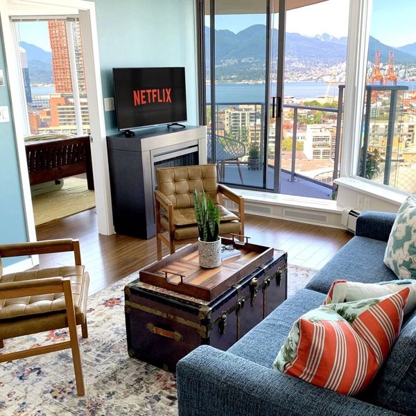 Sky High 3BR/2BTH - Spectacular Views, Free Parking!
