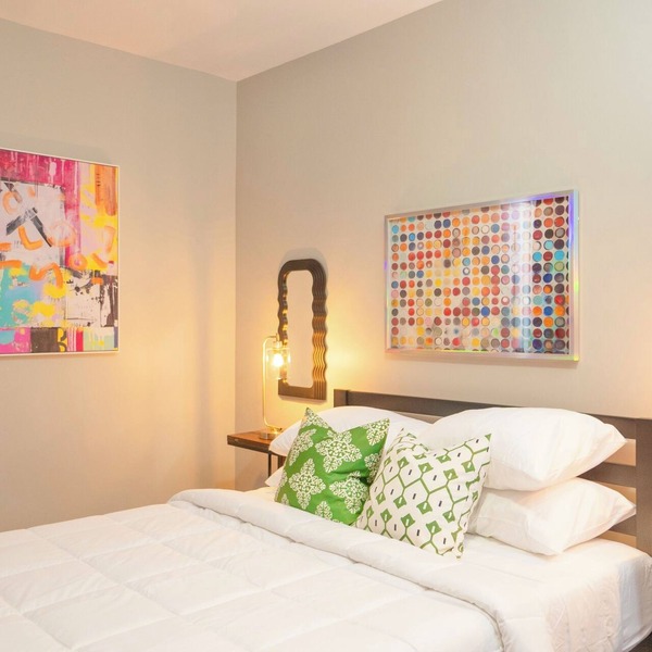 Sky Walk at The Hillside/3BR Suite Near NYC and Newark Airport Sleeps 8