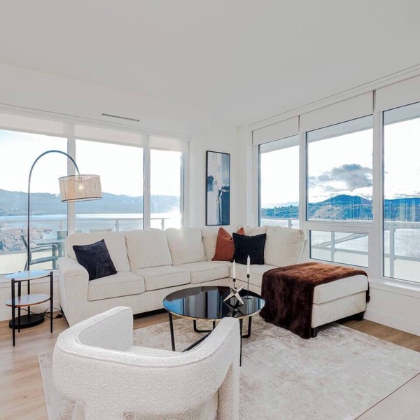 Skyfall 3 Bed 1 Den Lakeview Amenity Rich 30 Floor