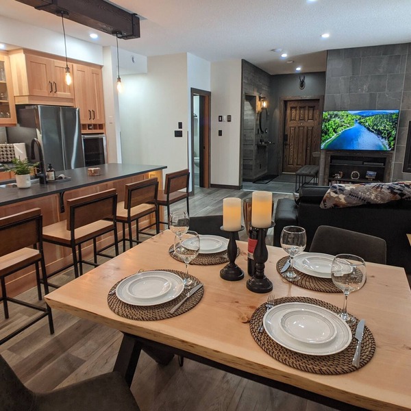Skyline Suite 2 Bdrm King, Centrally Located in Valemount