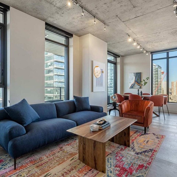 Skyline Views -POOL, Patio, Prkg & Gym - 2BR 2BA