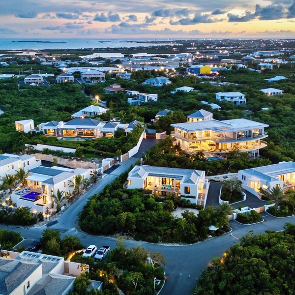 Skyline Villas - Estate (up to 40 Guests)