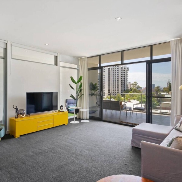 SkylineViews - Stylish 2BR Gem | Walk to WACA, River