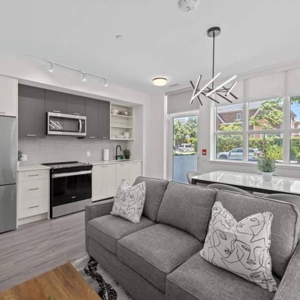 Sleek and Comfortable 3BR Suite with Parking