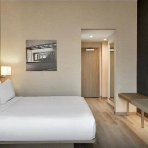 Sleek Durham Escape Offering Comfort, Style, and Proximity to Top Attractions