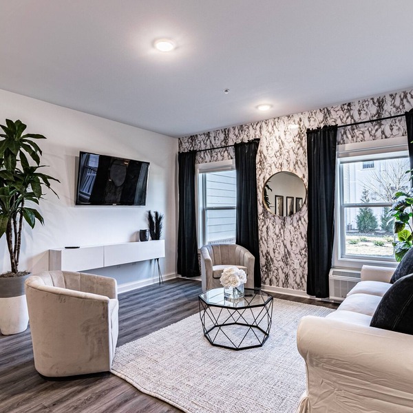 Sleek & Modern Condo sleeps 6, Handicapped accessible