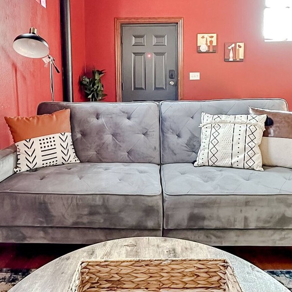 Sleepover: Enticing 2BD/1BA Condo - Downtown Springfield