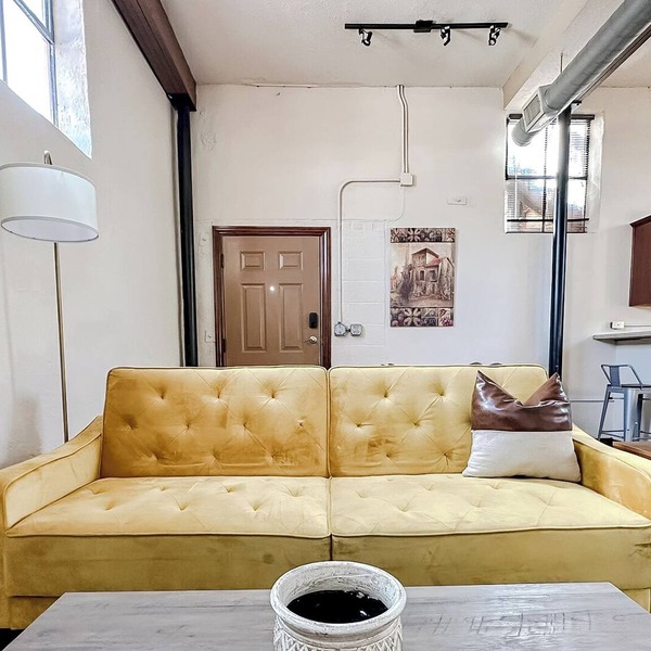 Sleepover: Warm 2BD/1BA Condo - Downtown Springfield