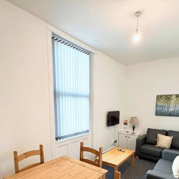 Sleeps 10 Spacious for Contractors by PolkaStay