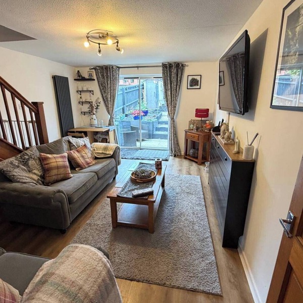 Sleeps 5 pet Friendly, Enclosed Garden, Parking