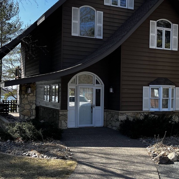 Sleepy Deer Chalet! Spacious, Well-Appointed home on Beautiful Lake Wapogasset!