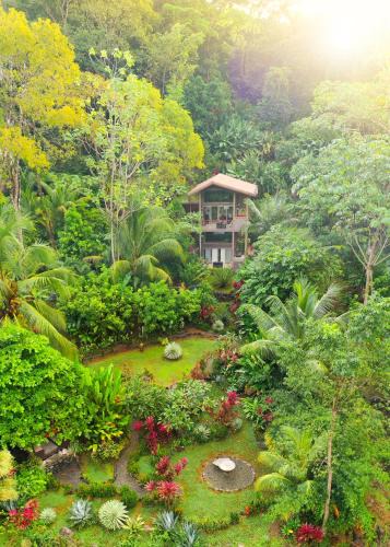 Sloth Premium Riverfront Jungle Villa with Jacuzzi and Pool