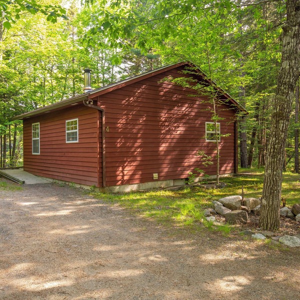 small 2-bedroom chalet in the heart of the wilderness, 5 km from Kejimkujik Park