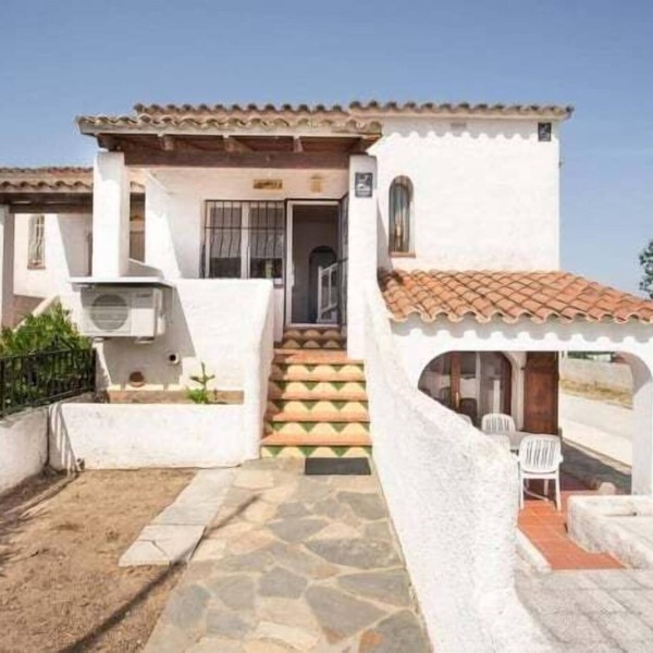 Small house in Empuriabrava with garden AV 17