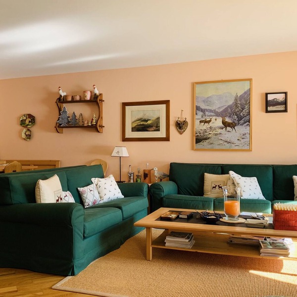 Small villa under the ski slopes, private garden, garage, close to the center