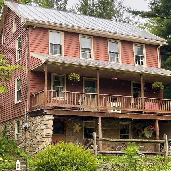 Snow Daisy Inn