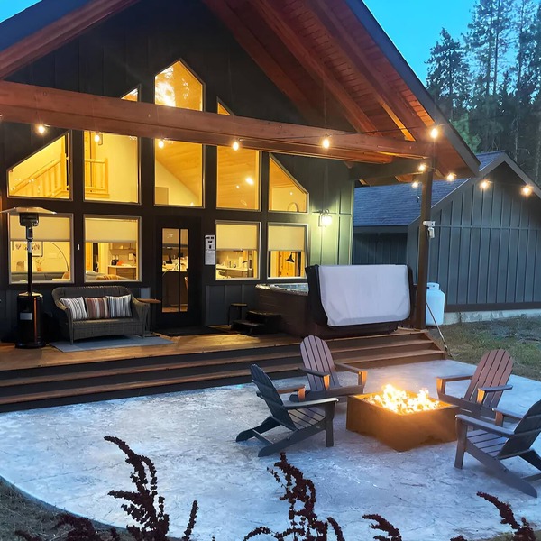 Snowshoe Inn - King Master - Hot Tub - Fire Pit - Trails - Community Pool