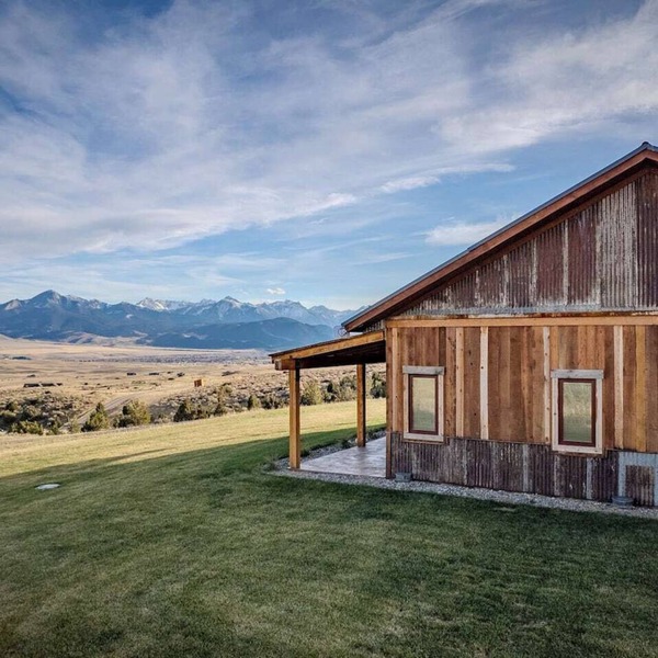 Soaring Eagle Guest Cabin: Epic Views in Big Sky Country