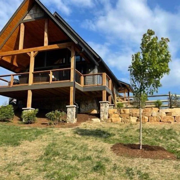 Soaring Hawk Lodge at Eagles Nest - pet run, big views, two suites