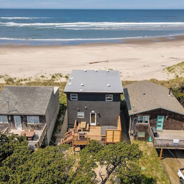 Sol Luna-Beachfront, hot tub, VIEWS, dog OK