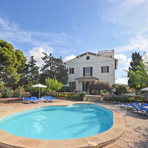 Son Granada - Spacious country house with pool for 12 people