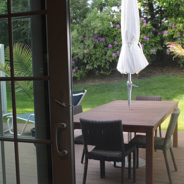 Southampton condo close to beach and village