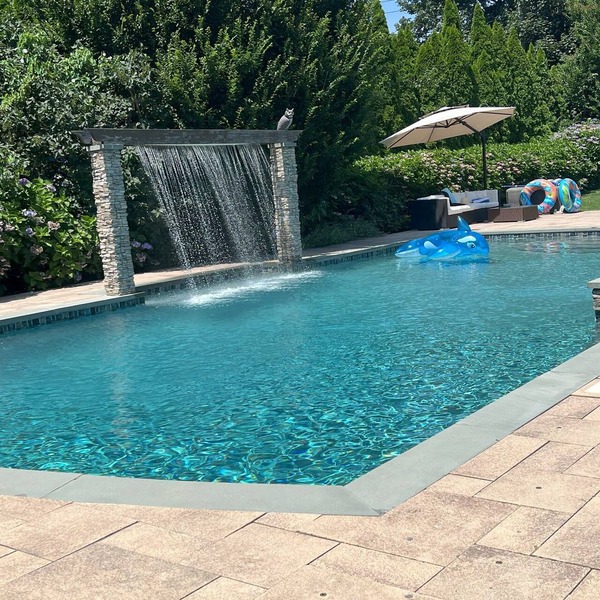 Southampton Paradise with Saltwater Pool & Spa & 3 minutes to Best Beach in USA