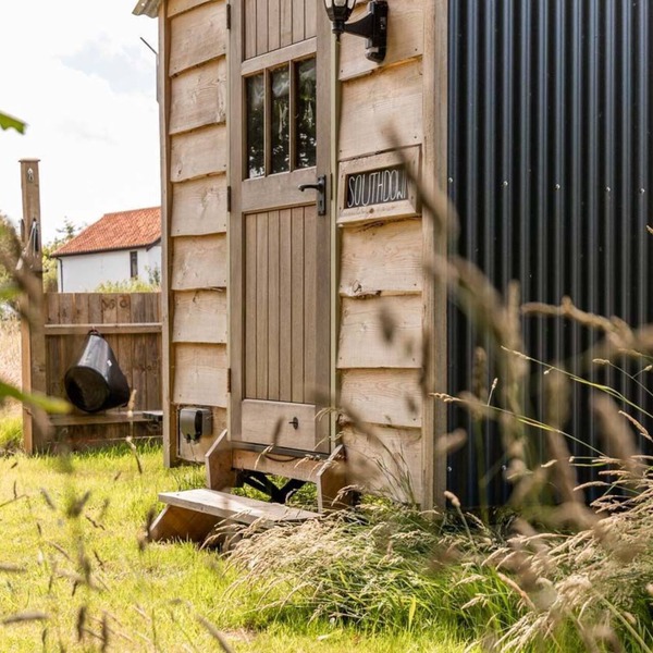 Southdown Shepherd Hut | An adorable shepherds hut for two