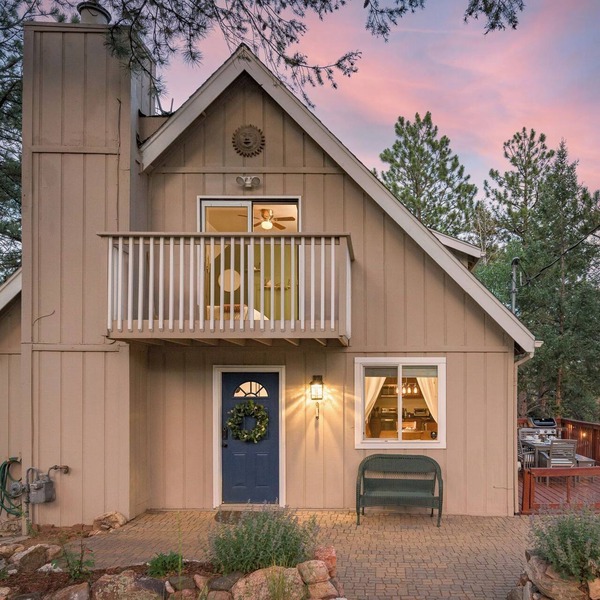 Southwest Mountain Getaway w/Hot Tub & Game room, Pet-friendly