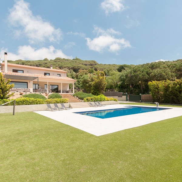 Spacious family villa with pool, sea view, sauna, 10-14 persons
