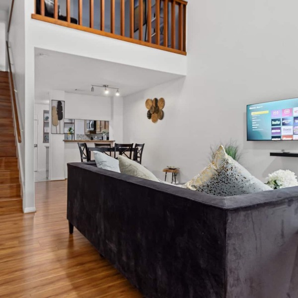 Spacious 1 bed 1 1/2 Bath With A Large Study that sleeps for 5