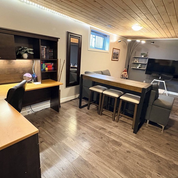 Spacious 1 bedroom basement suite with free parking near CFB, RMC & Downtown.