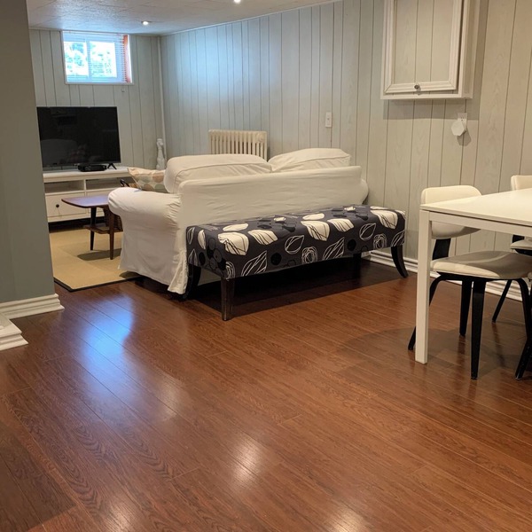 Spacious 1 Bedroom Suite on Subway Line!