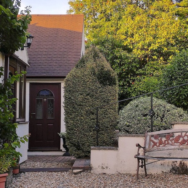 Spacious 1 BR apartment. Amazing view. Own Garden. Dog friendly.