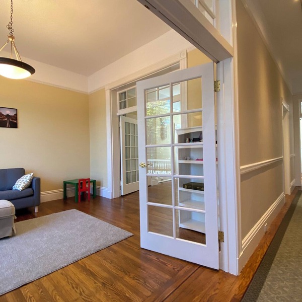 Spacious 1+ BR flat in the Castro, central San Francisco.