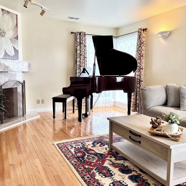 Spacious 1100 Sqft 2B1B House Near SF Driveway Parking+EV Charger+Grand Piano