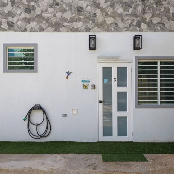 Spacious 1br apartment w a-c in wonderful Barranquitas with WiFi & great views!
