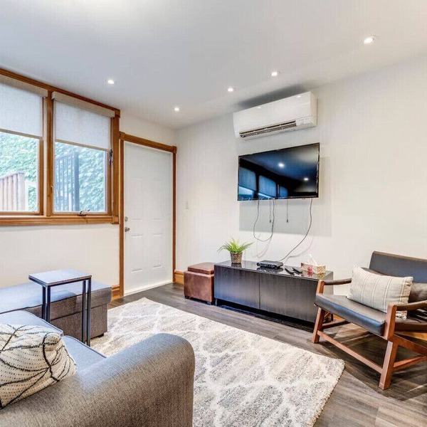 Spacious 1BR Penthouse Suite with Amazing Terrace!