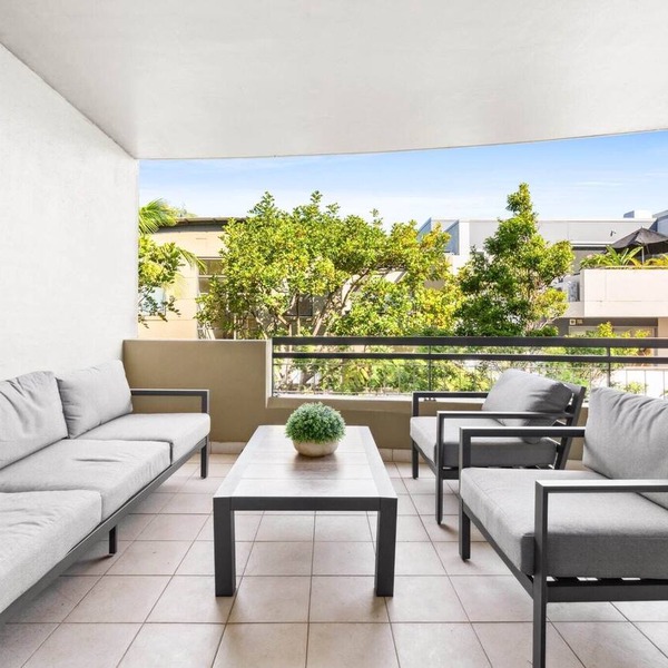 Spacious 2-Bed, 2-Bath Moments from Avalon Beach
