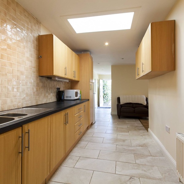 Spacious 2 bed, 2 bath, Kilmainham, Dublin 8 with secure fee parking & wifi.
