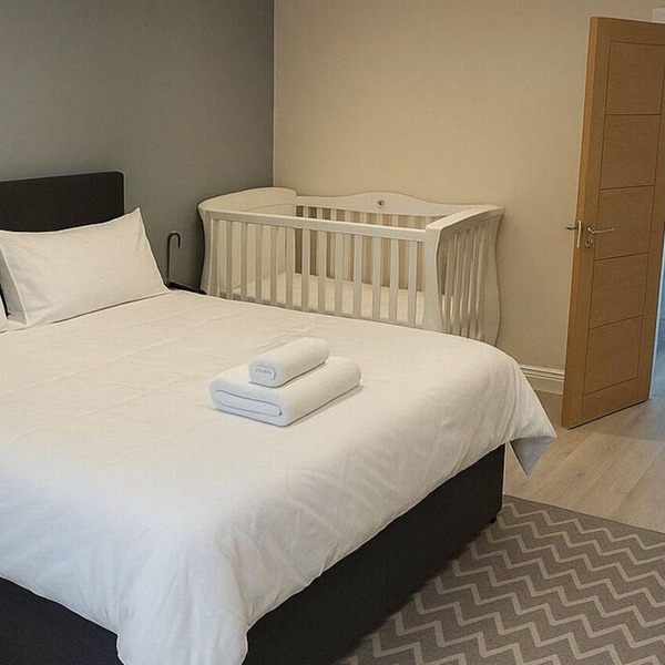 Spacious 2-Bed Apartment Near Heaton Park